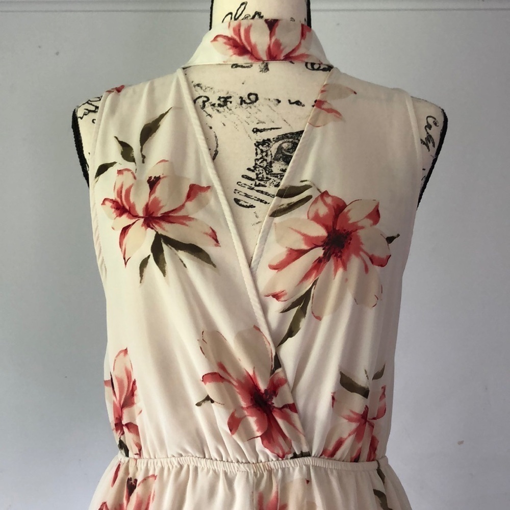 Tobi Floral Romper - Picture 2 of 7
